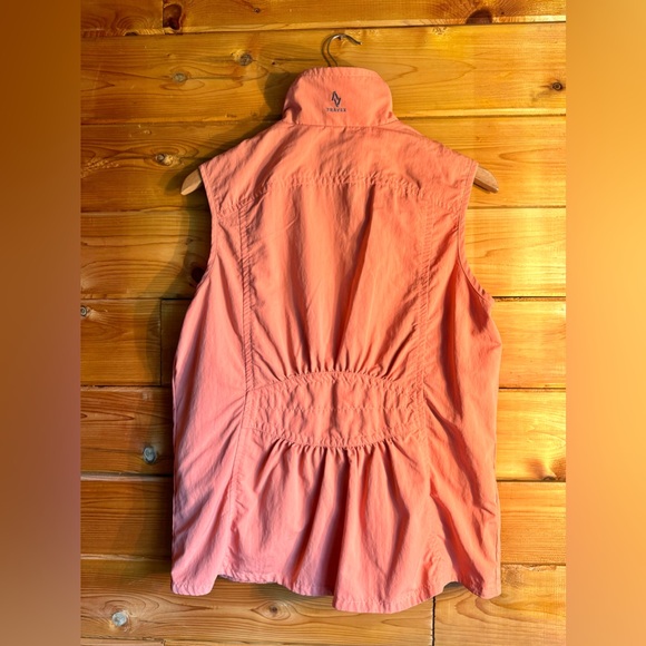 Eddie Bauer vest - nylon water resistant lightweight with multiple pockets. - Picture 2 of 7